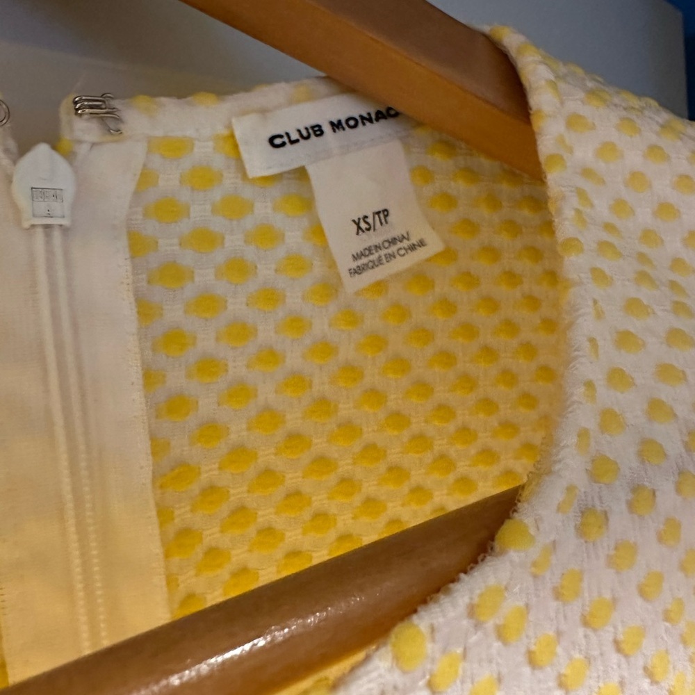 Club Monaco Yellow Textured Top - Picture 4 of 7